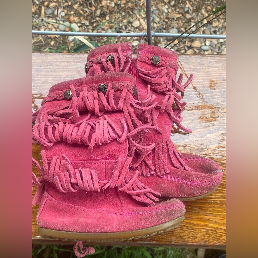 Minnetonka Boots Moccasins Pink Girls 8